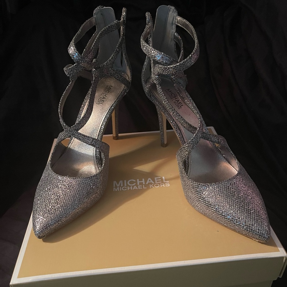 Michael Kors US 7.5M Gray glitter heels